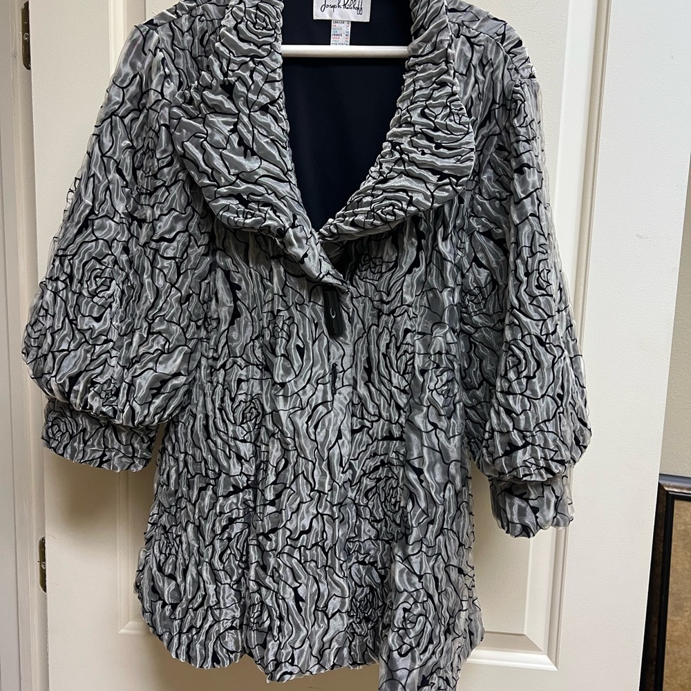 Chic Gray Patterned Jacket - image 3